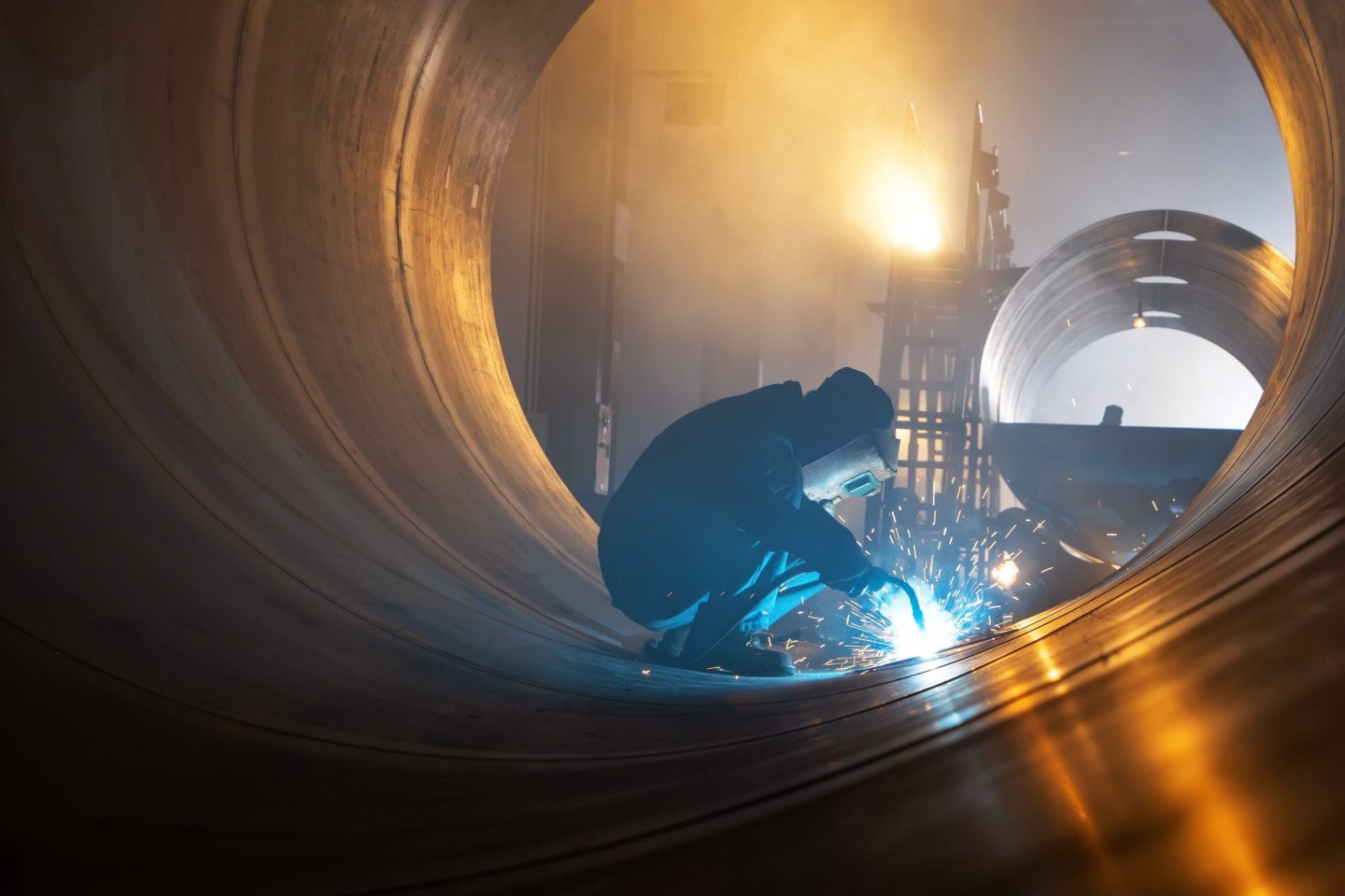 The,Welder,Is,Welding,Steel,Plates